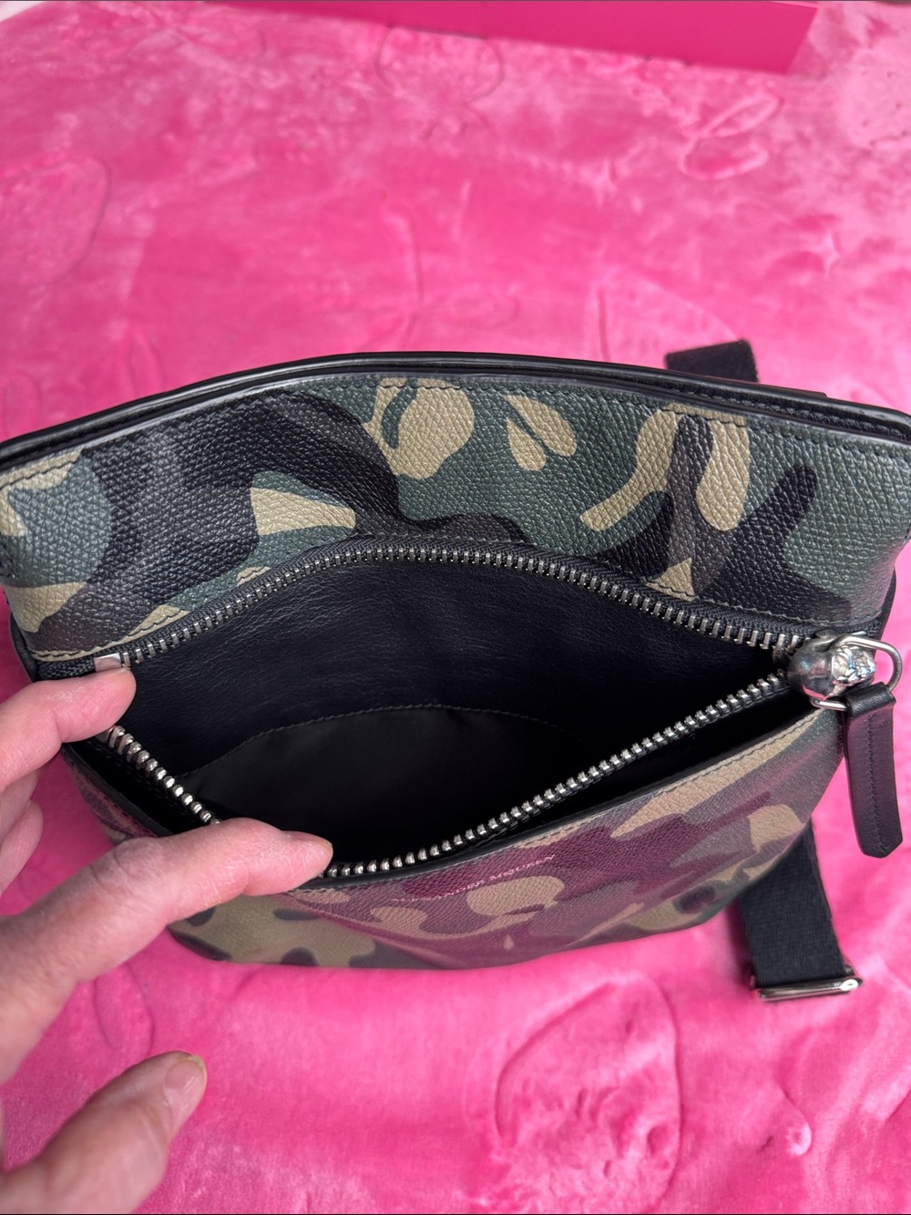 Alexander McQueen Camo Leather Skull Messenger Bag w/ Silver Skull Hardware NWOT - Picture 9 of 13